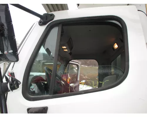 Door Glass, Front FREIGHTLINER M2 106 Dutchers Inc   Heavy Truck Div  Ny