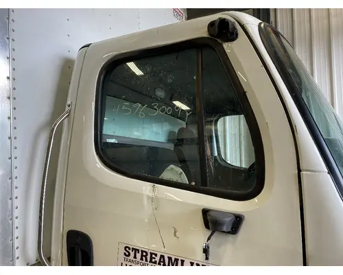 Door Glass, Front FREIGHTLINER M2 106 Dutchers Inc   Heavy Truck Div  Ny
