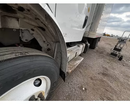 Fender Extension FREIGHTLINER M2 106 DTI Trucks