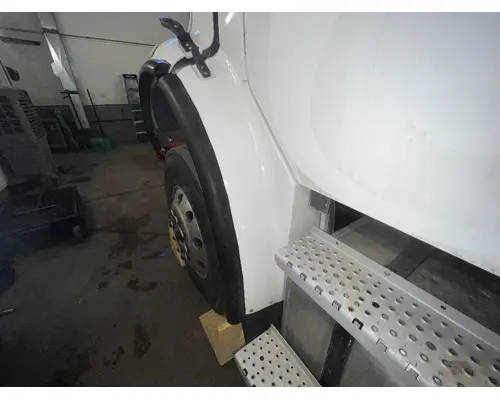 Fender Extension FREIGHTLINER M2 106 DTI Trucks