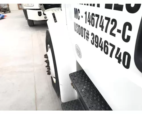 Fender FREIGHTLINER M2-106 Vander Haags Inc Dm