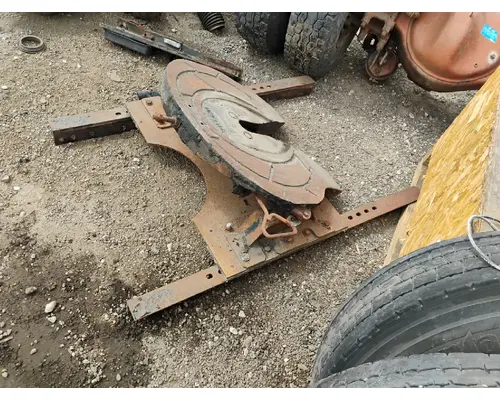 Fifth Wheel FREIGHTLINER M2 106 Crj Heavy Trucks And Parts