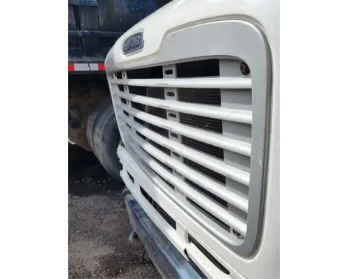 Freightliner M2 106 Grille