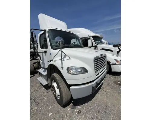 Hood FREIGHTLINER M2 106 Paul's Auto Salvage