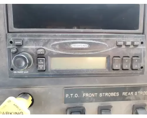 Freightliner M2 106 Radio