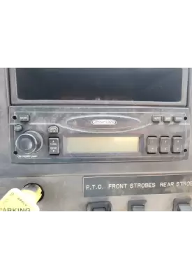 Freightliner M2 106 Radio