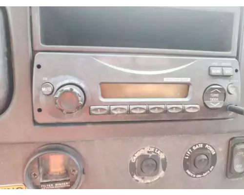 Freightliner M2 106 Radio