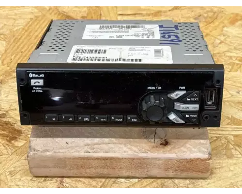 Freightliner M2 106 Radio