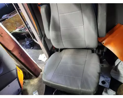 Freightliner M2 106 Seat, Front