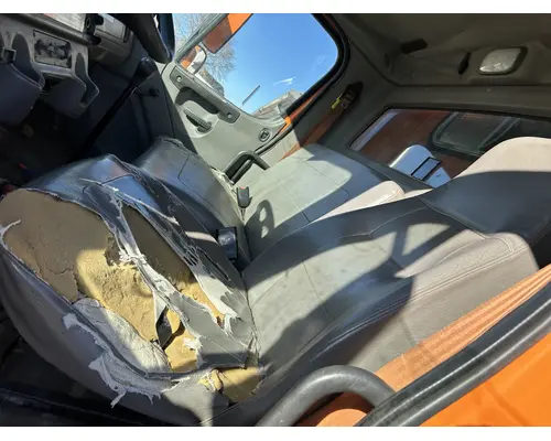 Seat, Front FREIGHTLINER M2 106 DTI Trucks