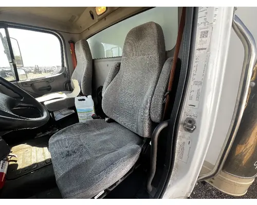 Seat, Front FREIGHTLINER M2 106 DTI Trucks