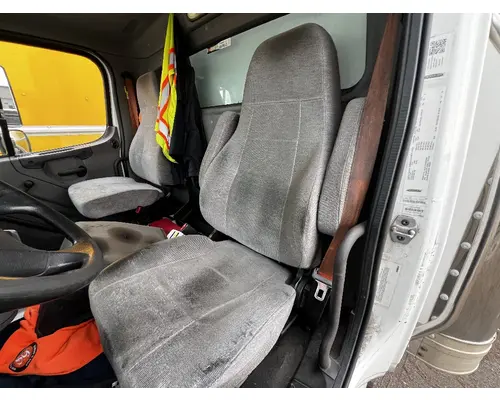 Seat, Front FREIGHTLINER M2 106 DTI Trucks