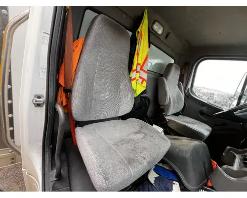 Seat, Front FREIGHTLINER M2 106 DTI Trucks