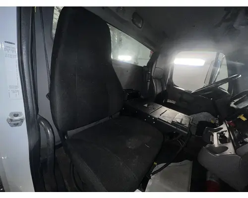 Seat, Front FREIGHTLINER M2 106 DTI Trucks