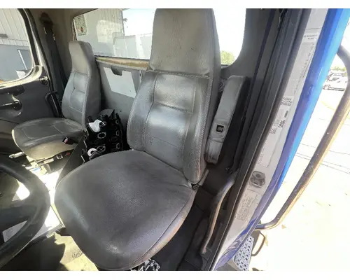 Seat, Front FREIGHTLINER M2 106 DTI Trucks