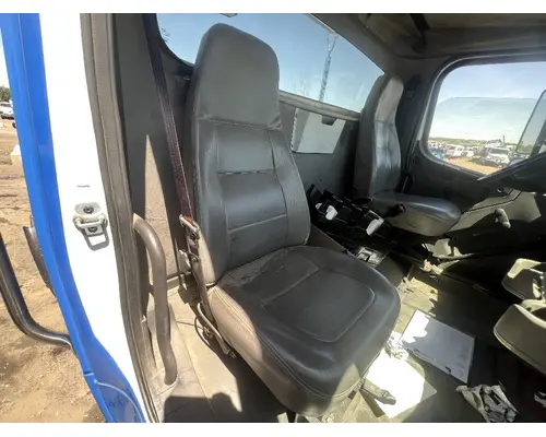Seat, Front FREIGHTLINER M2 106 DTI Trucks