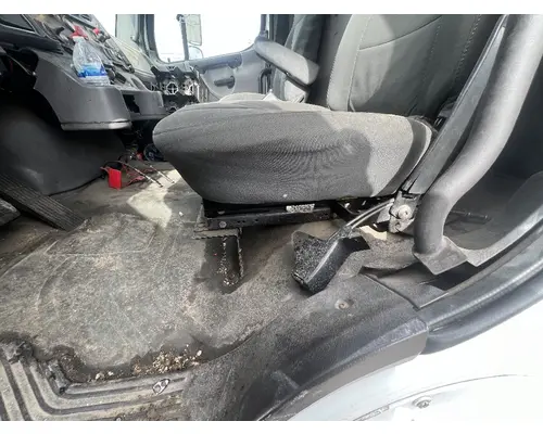 Seat, Front FREIGHTLINER M2 106 DTI Trucks