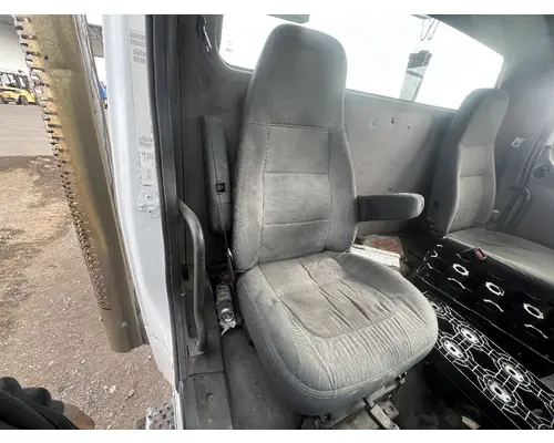 Seat, Front FREIGHTLINER M2 106 DTI Trucks