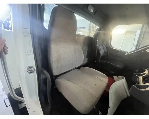 Seat, Front FREIGHTLINER M2 106 DTI Trucks
