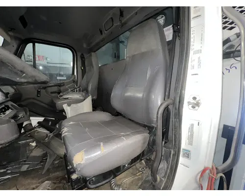 Seat, Front FREIGHTLINER M2 106 DTI Trucks