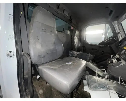 Seat, Front FREIGHTLINER M2 106 DTI Trucks