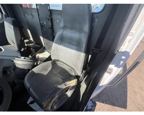 Seat, Front FREIGHTLINER M2 106 DTI Trucks