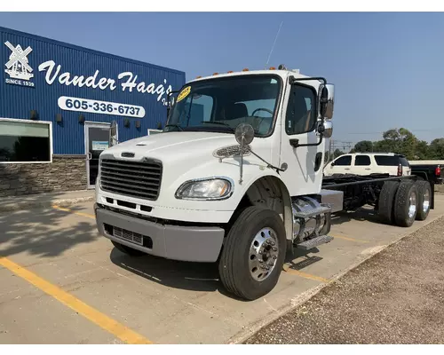 Complete Vehicle FREIGHTLINER M2-106 Vander Haags Inc Sf