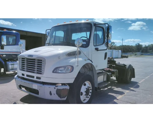 Complete Vehicle FREIGHTLINER M2 106 LKQ Heavy Truck - Goodys