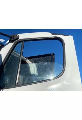 Freightliner M2 112 Medium Duty Windshield Glass