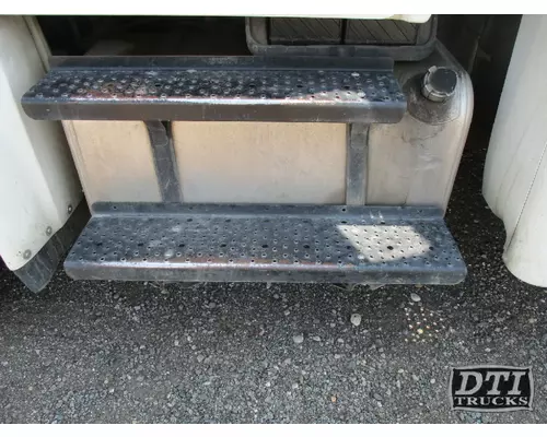 Battery Box FREIGHTLINER M2 112 DTI Trucks