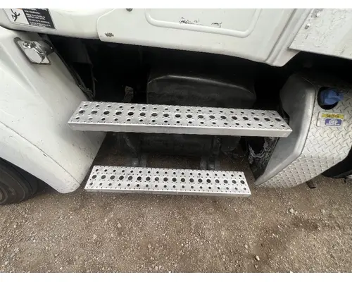 Battery Box FREIGHTLINER M2 112 DTI Trucks