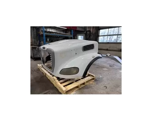 Hood FREIGHTLINER M2-112 Les Camions Gilbert