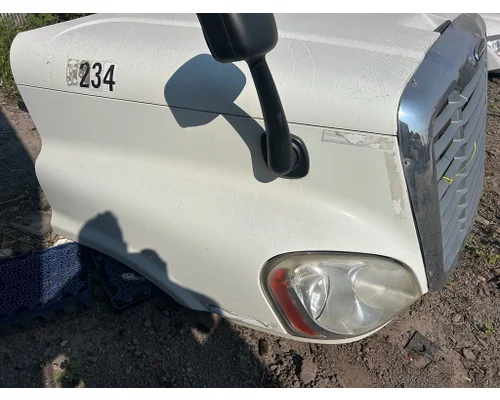 Hood FREIGHTLINER M2 Paul's Auto Salvage