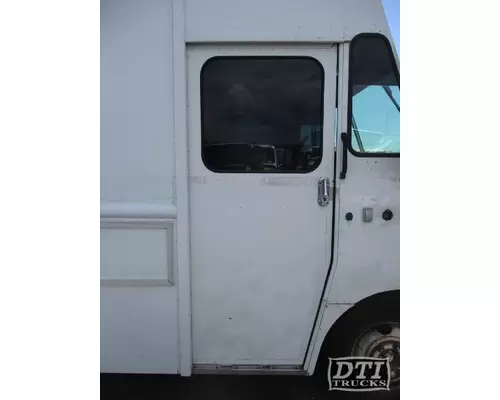 Door Assembly, Front FREIGHTLINER MT-45 DTI Trucks