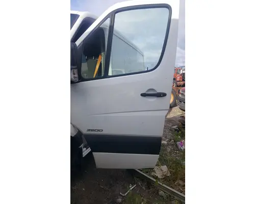 Freightliner SPRINTER 2500 Door Assembly, Front