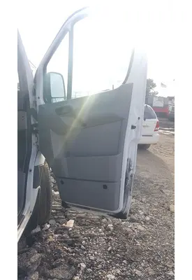 Freightliner SPRINTER 2500 Door Assembly, Front