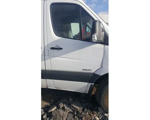 Freightliner SPRINTER 2500 Door Assembly, Front