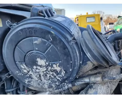 Freightliner ST120 Air Cleaner