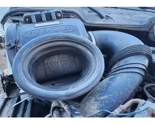 Freightliner ST120 Air Cleaner