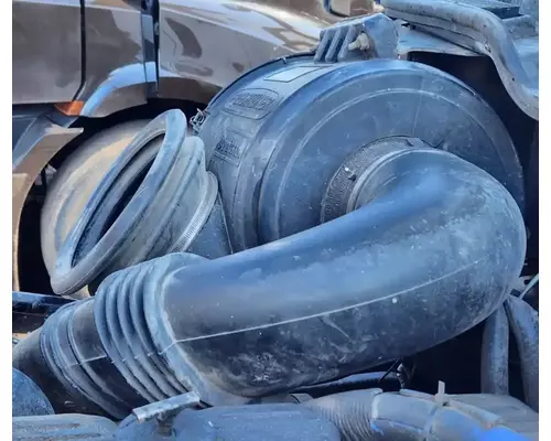 Freightliner ST120 Air Cleaner