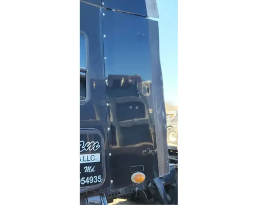 Freightliner ST120 Side Fairing
