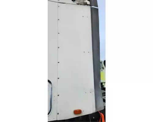 Freightliner ST120 Side Fairing