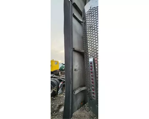 Freightliner ST120 Side Fairing