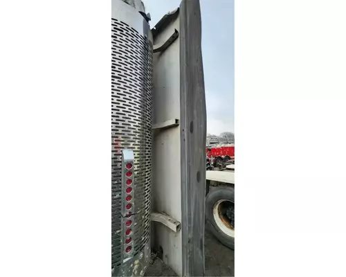 Freightliner ST120 Side Fairing