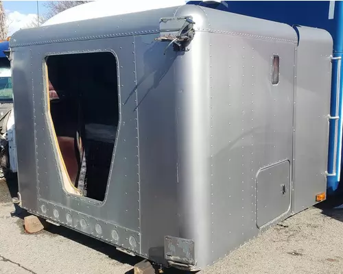 Sleeper FREIGHTLINER USF-1E High Mountain Horsepower