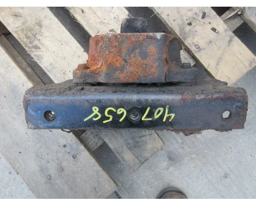 GMC - MEDIUM C4500 Engine Mounts