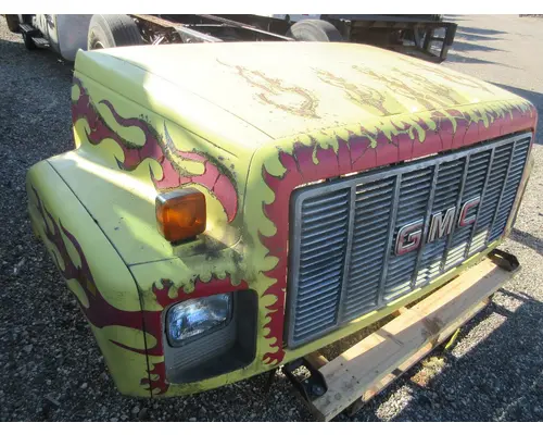 GMC - MEDIUM C6000 Hood