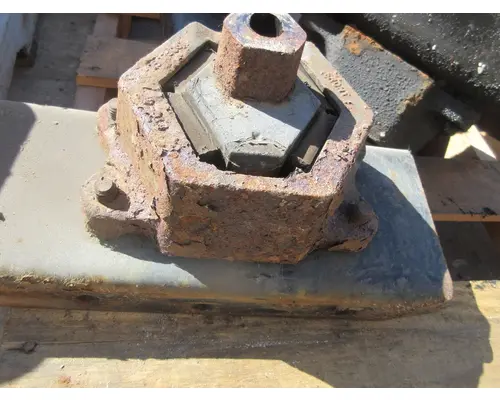 GMC - MEDIUM C6500 Engine Mounts