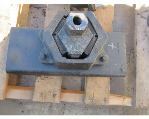 GMC - MEDIUM C6500 Engine Mounts