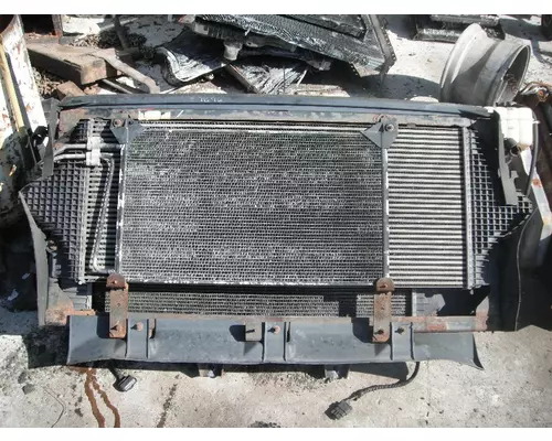 GMC - MEDIUM C6500 Radiator